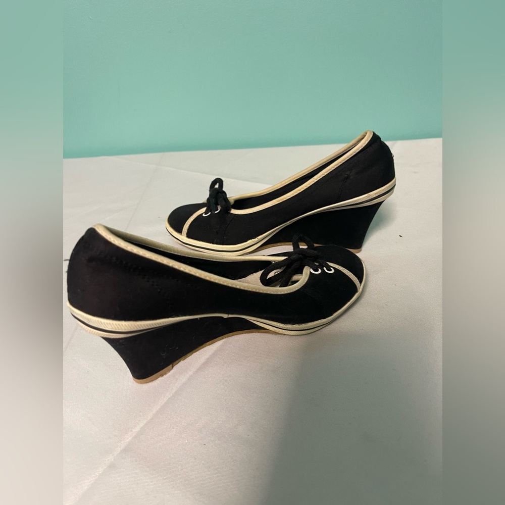 Legend size 6 black and white wedge shoes